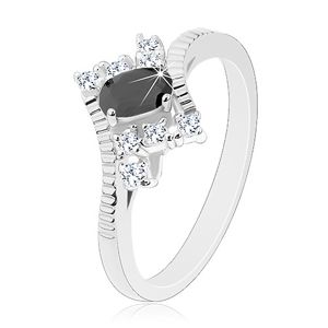 Błyszczący pierścionek srebrnego koloru, wyszlifowany czarny owal, przezroczyste cyrkonie - Rozmiar : 52