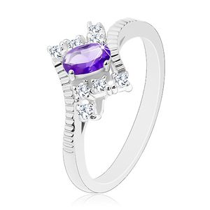Błyszczący pierścionek w srebrnym odcieniu, fioletowy owal, przezroczyste cyrkonie - Rozmiar : 49