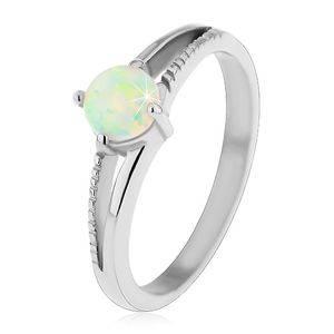 Błyszczący pierścionek ze stali L, srebrny odcień, okrągły syntetyczny opal, nacięcia - Rozmiar : 59