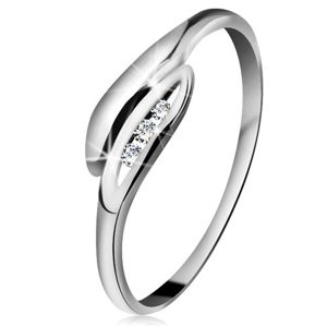 Brylantowy pierścionek z białego 14K złota - lekko zagięte listki, trzy przezroczyste diamenty - Rozmiar : 49