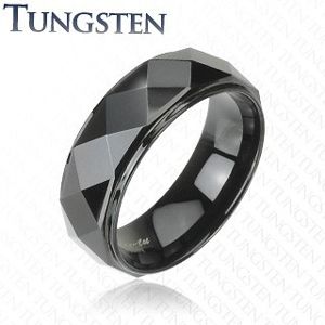 Czarny pierścionek z wolframu, podwyższony pas o lśniącej wyszlifowanej powierzchni, 8 mm - Rozmiar : 66