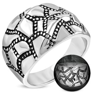Masywny stalowy pierścionek srebrnego koloru, falista powierzchnia, patynowane pasy - Rozmiar : 54