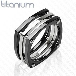 Pierścień z tytanu - trzy kwadraty połączone nitami - Rozmiar : 69