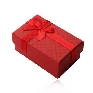 Prostokątne pudełko na pierścionek, zawieszkę i kolczyki, czerwone matowe wykończenie, kokardka