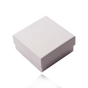 Pudełko prezentowe na pierścionek i kolczyki w kolorze biało-perłowym