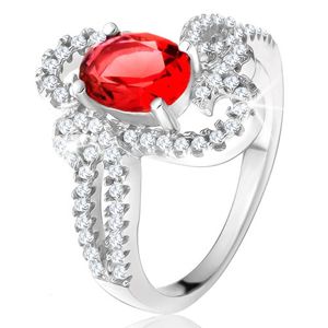 Srebrny pierścionek 925, owalny czerwony kamień, ozdobnie skręcone cyrkoniowe ramiona - Rozmiar : 60