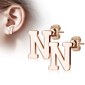Stalowe kolczyki w kolorze miedzi - litera alfabetu „N”, sztyfty