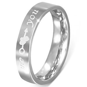 Stalowy pierścień - srebrny, grawerowany napis "me you", serca i strzała - Rozmiar : 58