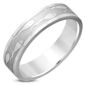 Stalowy pierścionek – lśniąca powierzchnia, wyryty motyw kijanek, 6 mm - Rozmiar : 53