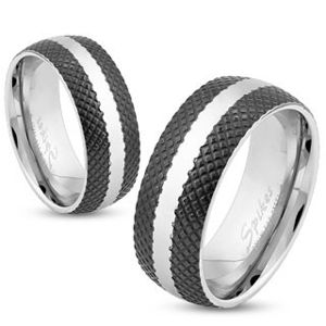 Stalowy pierścionek o czarnej kratkowanej powierzchni, pas srebrnego koloru, 6 mm - Rozmiar : 49