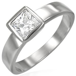 Stalowy pierścionek srebrnego koloru, bezbarwna kwadratowa cyrkonia w oprawie - Rozmiar : 52