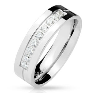 Stalowy pierścionek srebrnego koloru, dziewięć przezroczystych cyrkonii w nacięciu, lśniąca powierzchnia, 6 mm - Rozmiar : 70