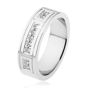 Stalowy pierścionek srebrnego koloru, ozdobne nacięcia, trzy pasy z przezroczystych cyrkonii - Rozmiar : 60
