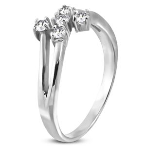 Stalowy pierścionek srebrnego koloru z pięcioma bezbarwnymi cyrkoniami - Rozmiar : 51