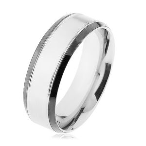 Stalowy pierścionek, srebrny kolor, lśniąca obwódka czarnego koloru - Rozmiar : 56