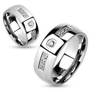 Stalowy pierścionek, srebrny kolor, lśniące gładkie ramiona, przejrzyste cyrkonie - Rozmiar : 67