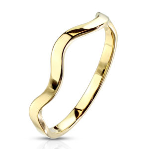 Stalowy pierścionek w kolorze złotym - wąskie ramiona, falisty motyw, 2 mm - Rozmiar : 57
