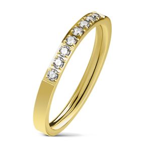 Stalowy pierścionek złotego koloru, linia bezbarwnych cyrkonii, lśniąca powierzchnia, 2,5 mm - Rozmiar : 60