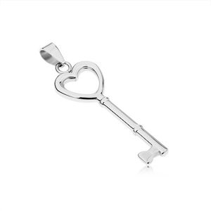 Stalowy wisiorek srebrnego koloru, lśniący klucz w kształcie serca