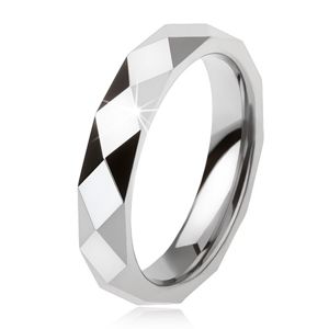 Tungstenowy pierścionek w stalowosiwym kolorze, geometryczna oszlifowana powierzchnia - Rozmiar : 68