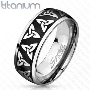 Tytanowy pierścionek srebrnegi i czarnego koloru, lśniące krawędzie, celtyckie symbole, 8 mm - Rozmiar : 62