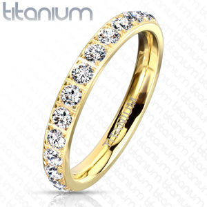 Tytanowy pierścionek w złotym odcieniu - błyszczące cyrkonie bezbarwnego koloru, 3 mm - Rozmiar : 49