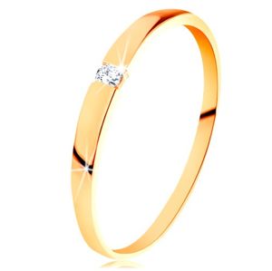 Złoty pierścionek 585 - błyszczący diament bezbarwnego koloru, gładkie wypukłe ramiona - Rozmiar : 50