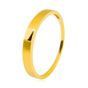 Złoty pierścionek 585 - błyszczący gładki prostokąt, ramiona z satynowym wykończeniem, 2,5 mm - Rozmiar : 54